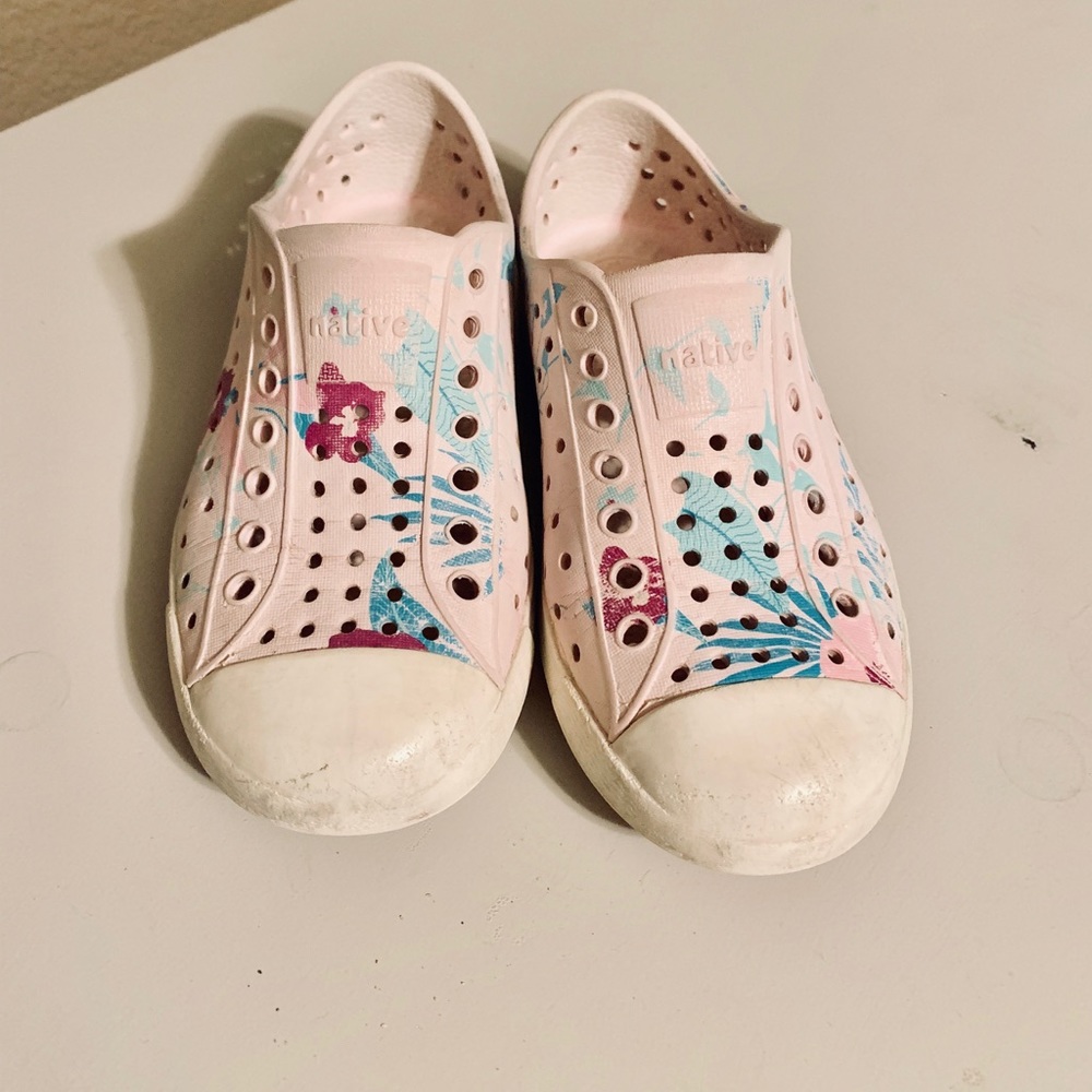 Pink Floral Native size 11